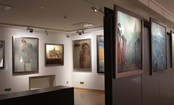 „Beksiński” - kolekcja Anny i Piotra Dmochowskich wraz z wystawą stałą MAW - zdjęcie