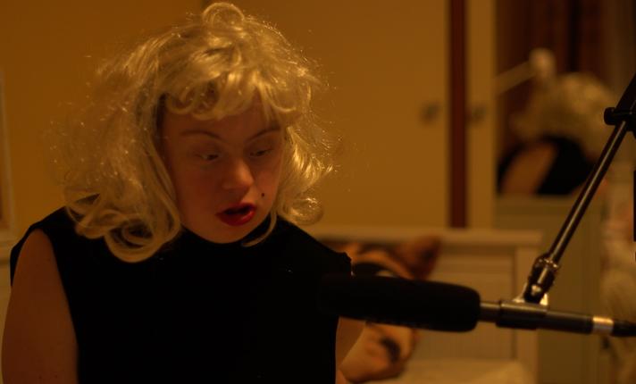 Ciało w ciało z Marilyn (audiodeskrypcja) / Online - zdjęcie